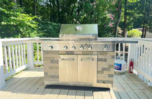 LakePath Beach House - XL hot tub, walk to beach - Foto 16