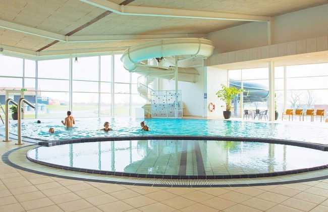 8 Person Holiday Home on a Holiday Park in Grasten - Foto 6