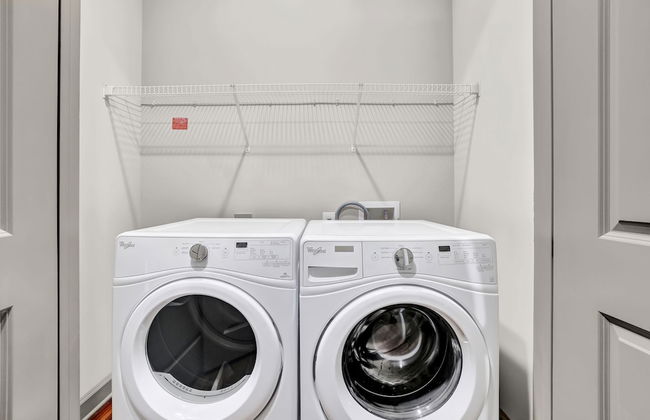 Ebony Ivory Midtown King Bed - Foto 45