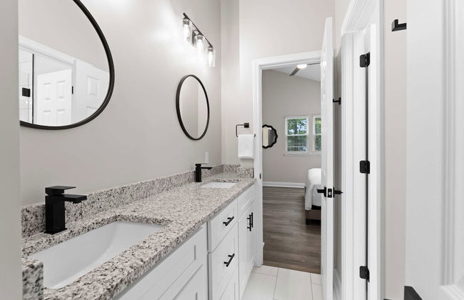 Fireside Fun by Avantstay Sleeps 18 Waterfront + Pool - Foto 32