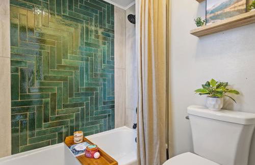 Serene Lakeside Retreat- 3 Bdr Romantic Getaway - Foto 17