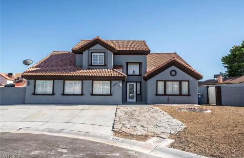 Heated Salt Pool, BBQ, Movie Projector, Stereo, Billiards Table, Arcade Game, Darts - Stone Sanctuary NW at Childrens Memorial Park, Pool Heat Optional - Foto 1