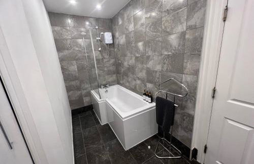 Spacious ground floor suite comfortably sleeps up to eight - Foto 14