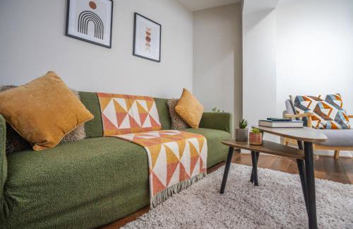 Cozy Waterfront Apartment - Free Parking & Wi-Fi - Photo 40