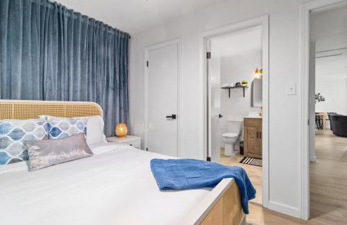 Game Room and Huge Yard with Fire Pit Yard Games and BBQ Near UE and Downtown - Foto 12