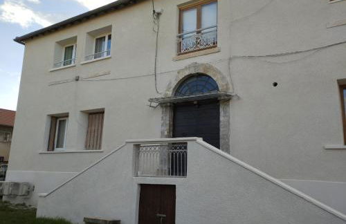 T2 rénové avec parking privé à proximité de LYON - Foto 3