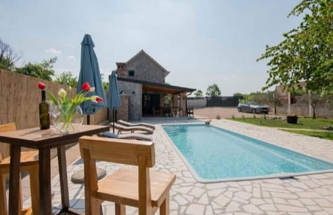 Adorable Holiday Home With Swimming Pool - Foto 10