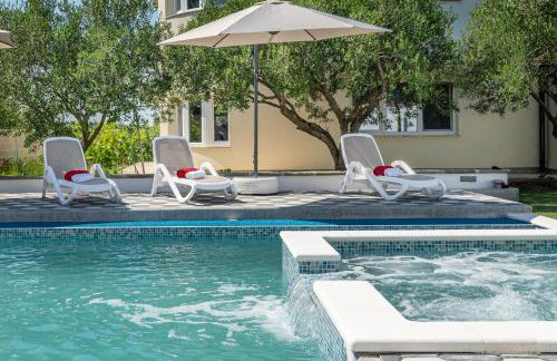 Apartman Strmota s bazenom i jakuzijem - Foto 15