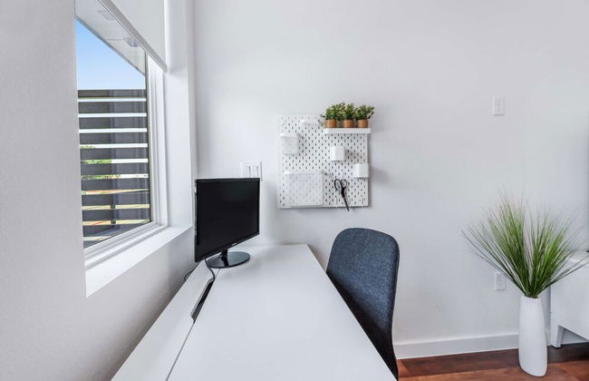 Luxury Resort-style Living Centrally Located - Foto 21