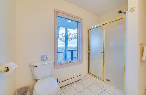 17 Mi to Skiing! Lake-View Michigan Home with Deck - Foto 13