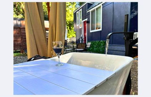 Couple’s retreat in Tiny Home w soaking tub/beach - Foto 32