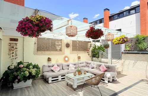 Chalet Familiar Jardín a 15 min centro y Warner - Foto 15