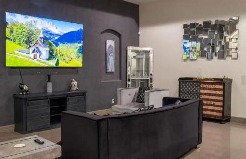 4 Bedrooms Pool Game room Massive Kitchen - Photo 6