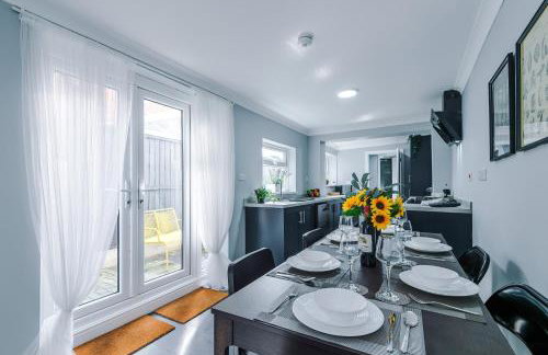 Spacious 4 Bed in Birmingham by 53 Degrees Property, Ideal for Business or Families, Games Room! - Foto 18