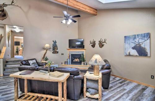 Family-Friendly Home with Hot Tub 1 Mi to Dtwn - Foto 3