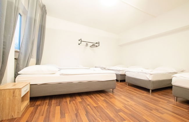 Spacious House - Photo 37