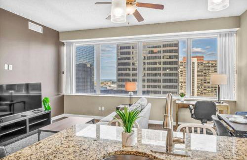 LAKE VIEW Sky-Suite in the Heart of Downtown! - Photo 16