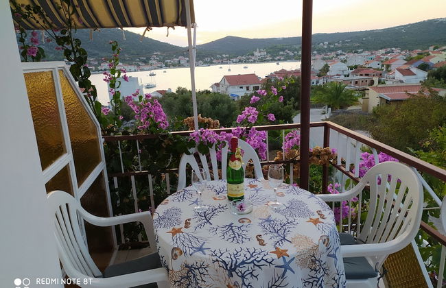 Romantic Apartment With Sea View Vinišće, Dalmatia - Photo 8