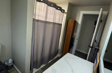 Photo Op with Sasquatch 2 min to walk Silver Mtn - Foto 15