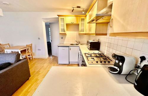 Flat-By Lewisham Train Station - Foto 4