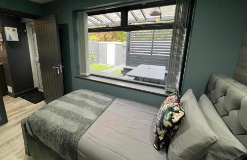 MODERN SUITES -5 Bedroom House- With FREE PARKING Birmingham city - Foto 53