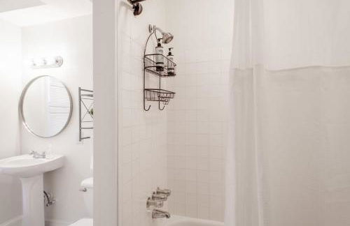 Classy 1-BR Flat Nestled Between Dupont & Logan - Foto 10