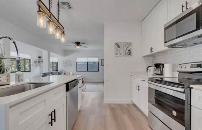 Boho Chic: 3BR Home With Pool - Foto 10