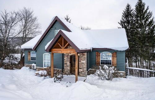 Gorgeous 5 Bdr with Hot Tub - Walk to Holi-Mont! - Foto 40