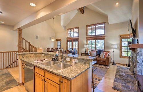 Ski-InandSki-Out Donnelly Townhome with Hot Tub! - Foto 10