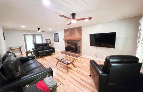 3BR House at Pine Forest Hideaway - 12 Minutes to UNC - Near Jordan Lake - Foto 26