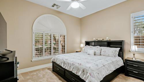 Luxury Retreat with Heated Pool & Hidden Game Room home - Foto 4