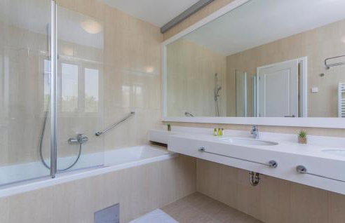 Villa Sterpazzi near Poreč with heated private pool, sea view, jacuzzi and sauna - Foto 49