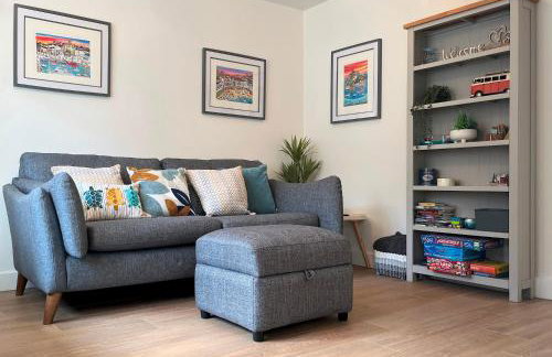 Beautiful 3 Bed Townhouse with Parking, close to Sea Front - Photo 28