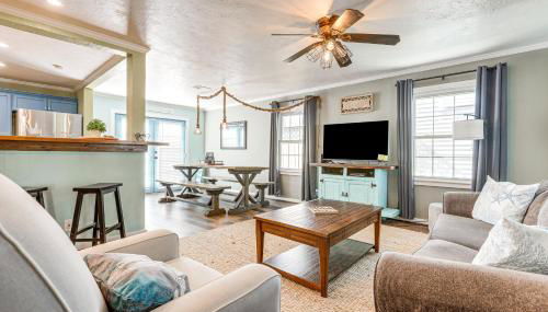 Galveston Group Getaway with Private Yard and Fire Pit - Foto 3