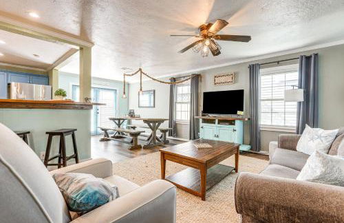 Galveston Group Getaway with Private Yard and Fire Pit - Foto 3