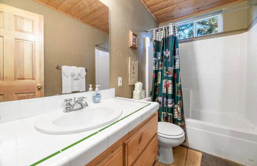 Abe's Cool Cabin - Nice luxury home with a game room, hot tub, and pool table - Foto 52