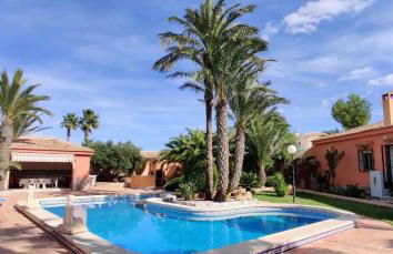 Charming Villa in Torrevieja with Private Pool - Foto 14