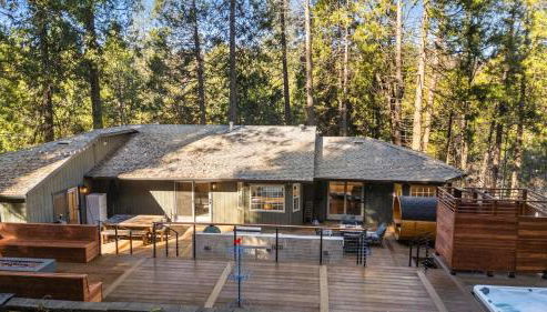 Luxury Mountain Escape Sleeps 25 - Sauna, Hot Tub, Fire Pits - 5 Star Amenities - Foto 4