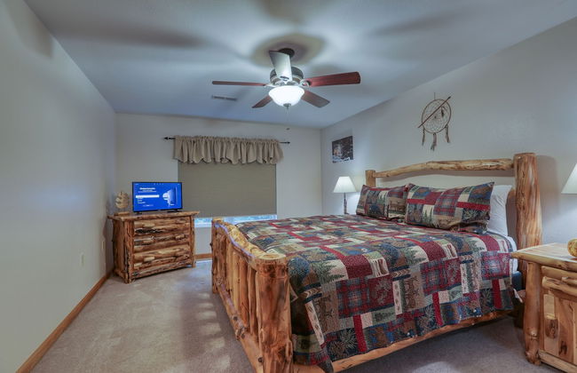 Smoky Mountain Getaway 3 Bedroom Cabin by RedAwning - Photo 5