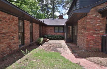 Group Getaway 6BR Near Fort Benning Huge Kitchen Private Yard - Foto 39