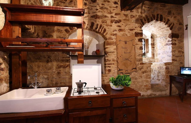 Historic Castle With View - Photo 11