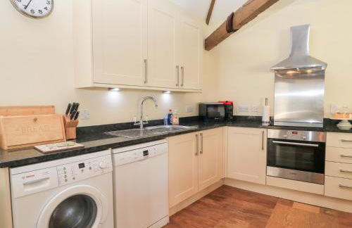 Corner Barn - Photo 9