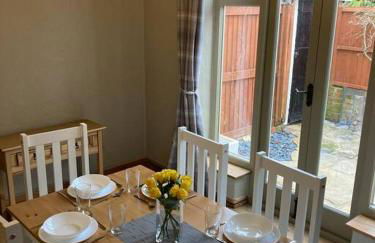 Pieman's Cottage - Pulborough, West Sussex Cottage - sunny courtyard - Foto 7