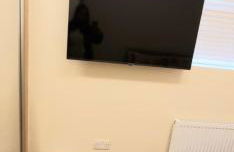 London Luxury 3 bedroom flat, 2 bathrooms, Living Room, free parking, 4 mins to station, garden - Foto 34