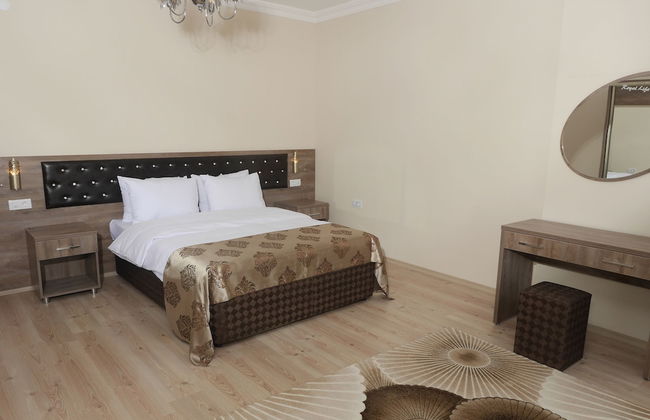 Royal Life Residence - Photo 4