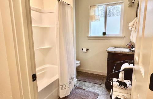 Bigfork Lake Getaway - Photo 8