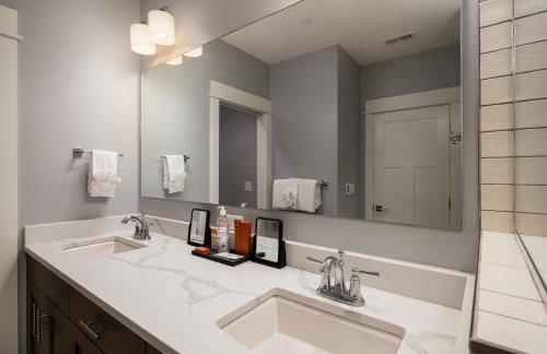 Your Downtown Urban Sanctuary - Walk to EVERYTHING - Foto 24