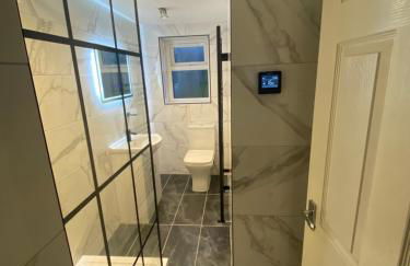 The Cwtch, Log Fire, Sleeps 6, Nr Zip World, Brecon and Bike Park Wales - Photo 8