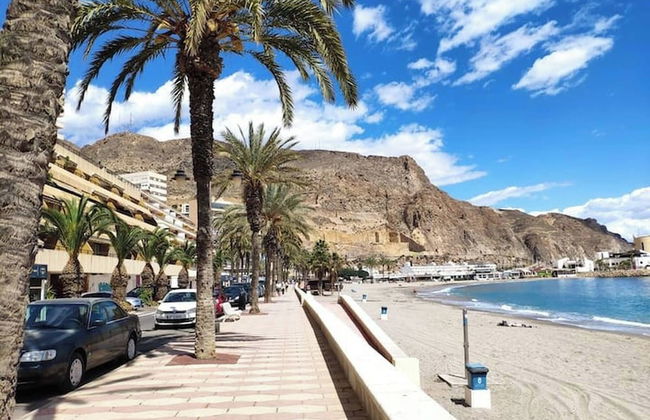 Charming Three Bedrooms Apartment With Seaview - Photo 20