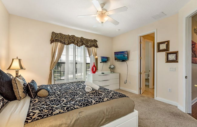 Stunning Large 7 bed Home With Private Pool, Spa, Balcony, Cinema Room, Fitness Suite and Able to see the Disney Fireworks - 467 - Foto 12